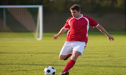 Apostas em futebol, bola na entrada da área